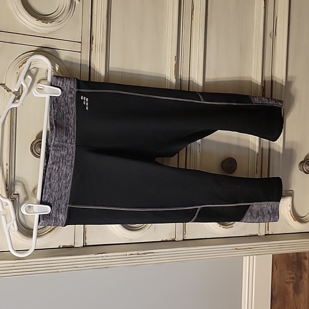 Bcg gray capri leggings